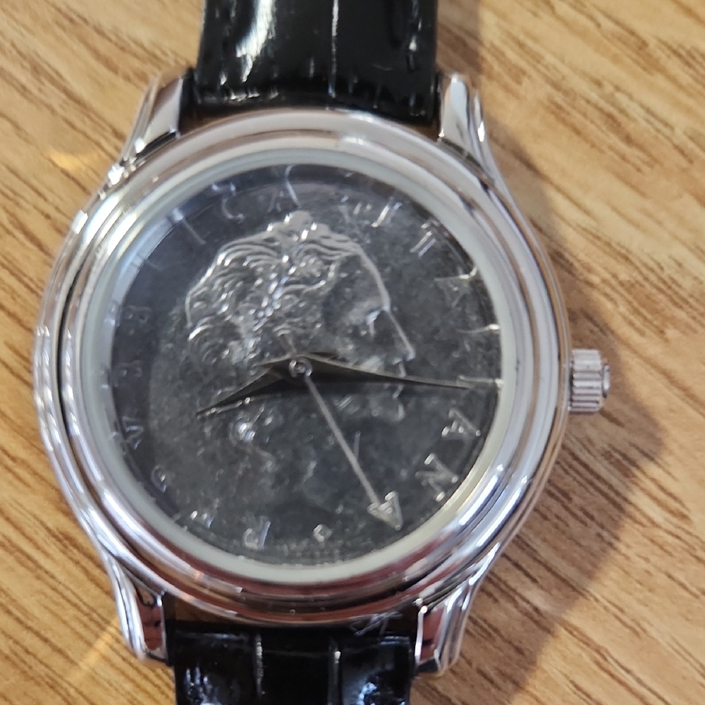 NIB Momenti Watch With "Republica Italia" Coin Replica Face, Patent Leather Band